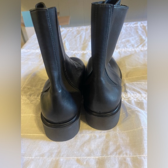 Stuart Weitzman Lodge Bootie 10 New FLAW - Picture 4 of 6